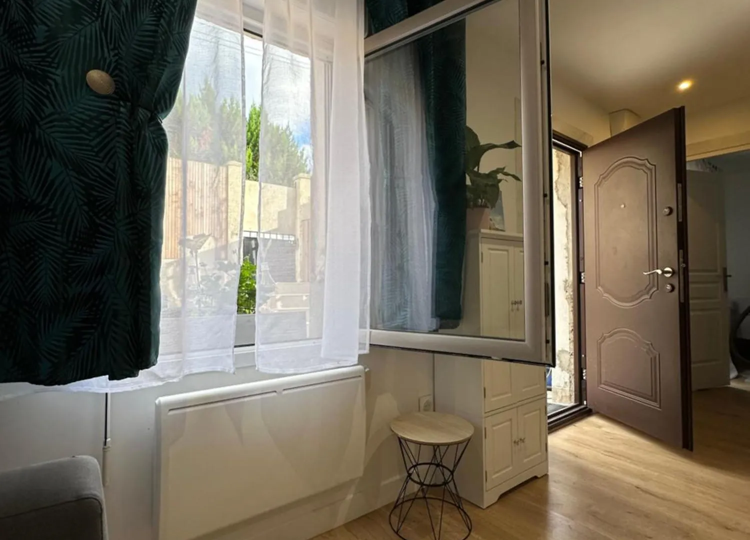Logement Avec Terrasse Et Entree Independantes A 25 Min De Paris Yerres France